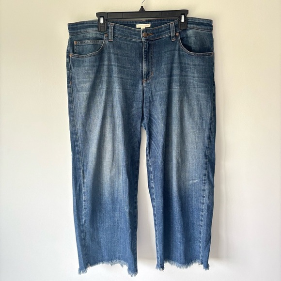 Eileen Fisher Straight Leg Boyfriend Fit Medium Wash Denim Jeans Raw Hem - Picture 1 of 10